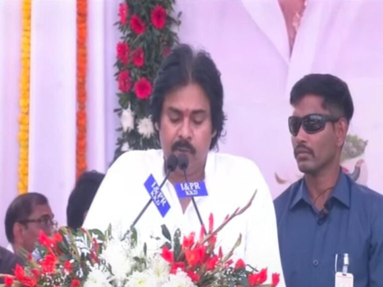 సినిమా టికెట్ రేట్లపై, అదనపు షోలపై తెలంగాణ హైకోర్టు అసంతృప్తి..!