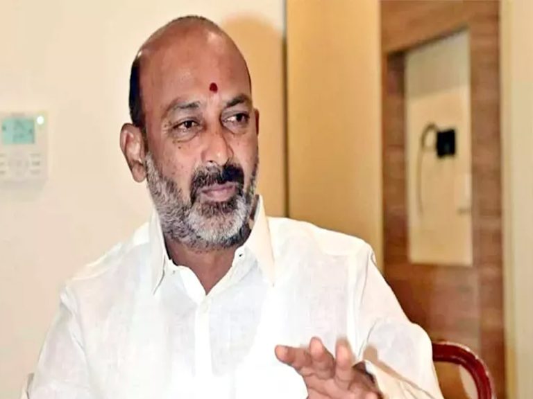 మోడీ సర్కార్ నిర్ణయం కాంగ్రెస్ ఘనతేనని చెప్పడం సిగ్గుచేటు : బండి సంజయ్