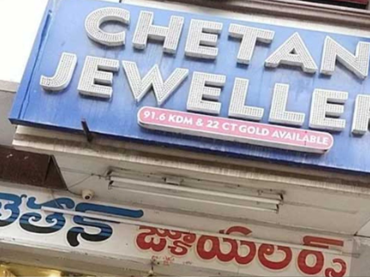 Chetan Jewellers owner jumps with gold worth Rs. 10 crores