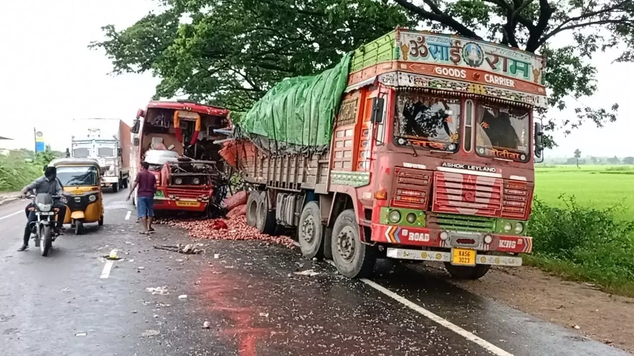 Fatal road accident in Telangana.. Four people died on the spot