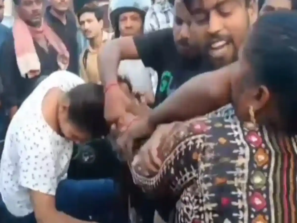 Kanpur mother beats son, girlfriend on street after catching them eating chowmein