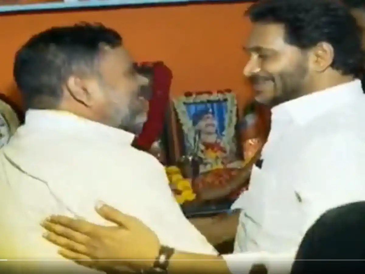 YS Jagan visits the family of brave soldier Murali Naik