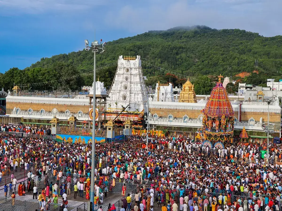 Thief of jewellery, ttd, Tirumala devotees