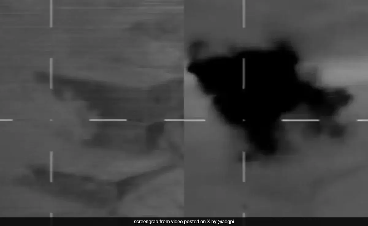 Video of Indian Army destroying Pakistani posts at LoC
