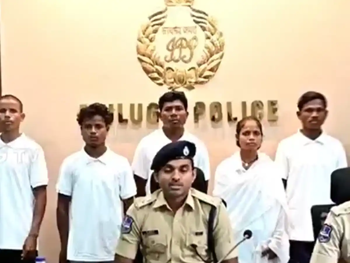 Five Maoists belonging to the Komatipalli Revolutionary People's Committee in Mulugu district surrendered before SP Shabarish.