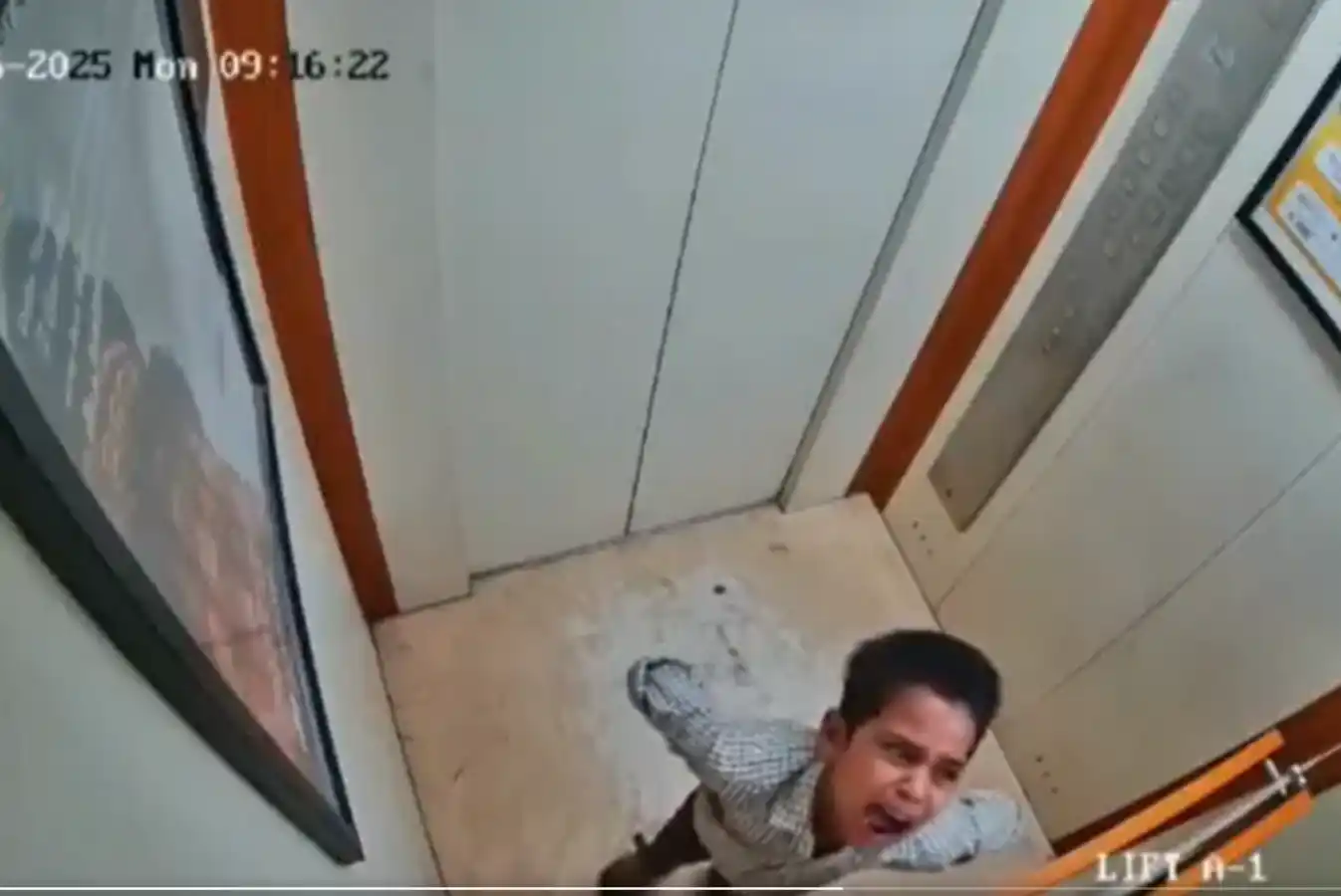 Ghaziabad - Boy tries to open moving lift door from inside in Kausambi