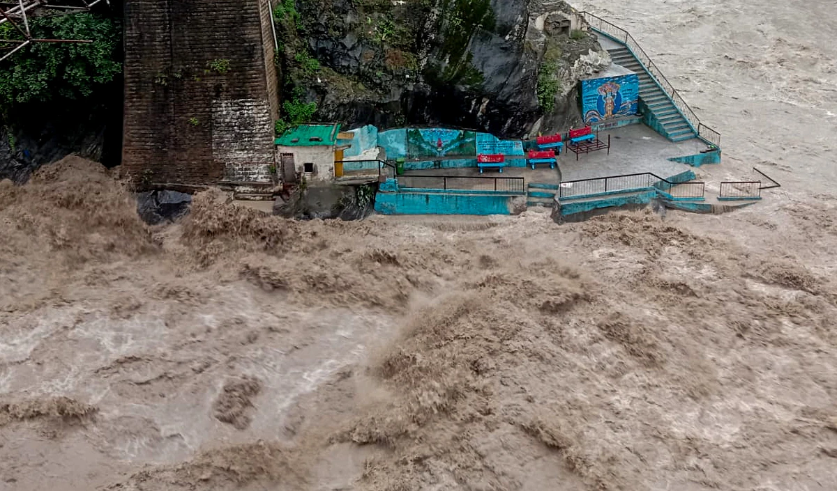Another horrific accident occurred in the state of Uttarakhand A bus fell into a gorge, killing 11 people