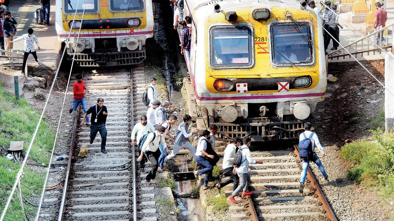 Five dead after falling off overcrowded local train in Mumbai
