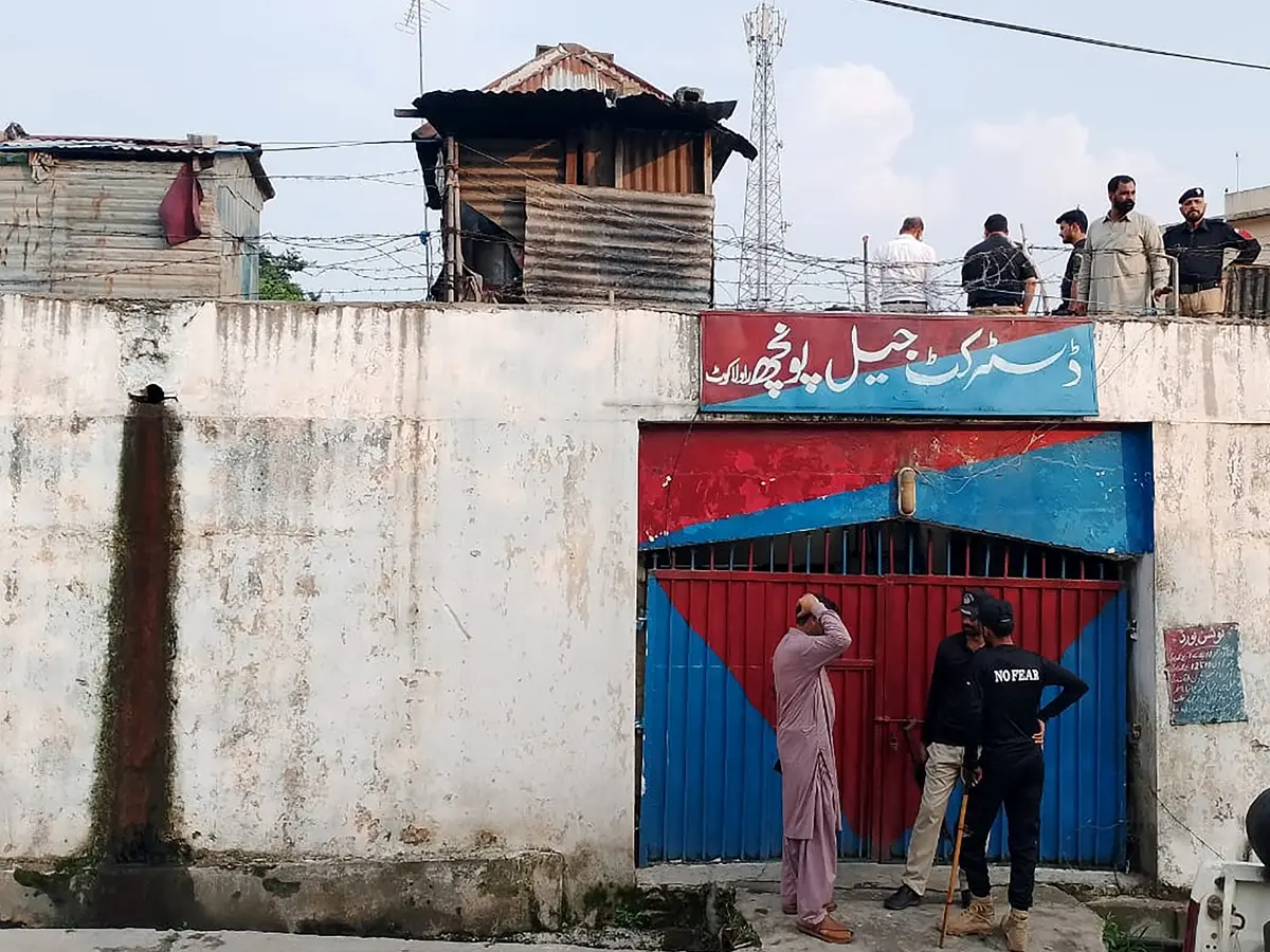 Over 200 prisoners escape from Karachi's Malir Jail in late-night chaos