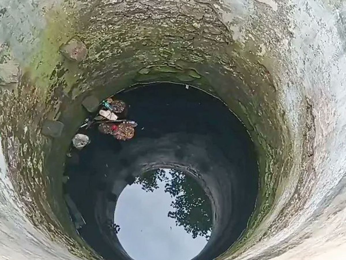 Mother jumps into well with two children after husband Pawan beats wife and children after drinking alcohol