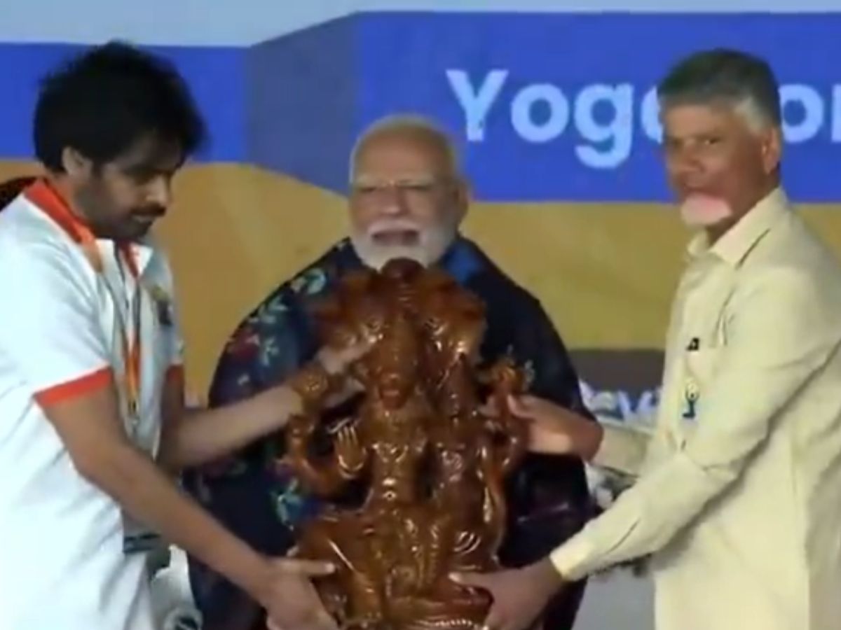 Pawan and Chandrababu competed to give a gift to Prime Minister Modi