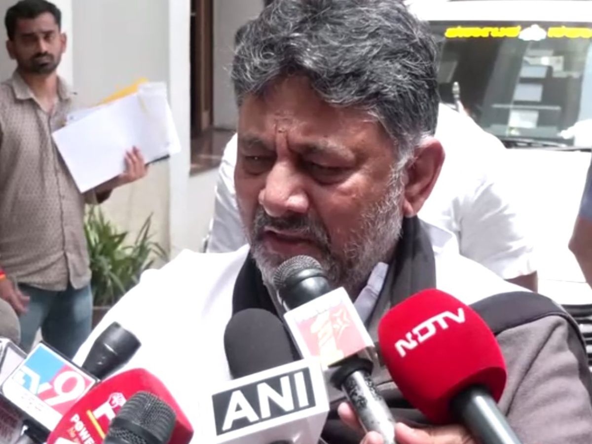 Karnataka DCM DK Shivakumar breaks down as he comes out to address the media for the first time after the BengaluruStampede