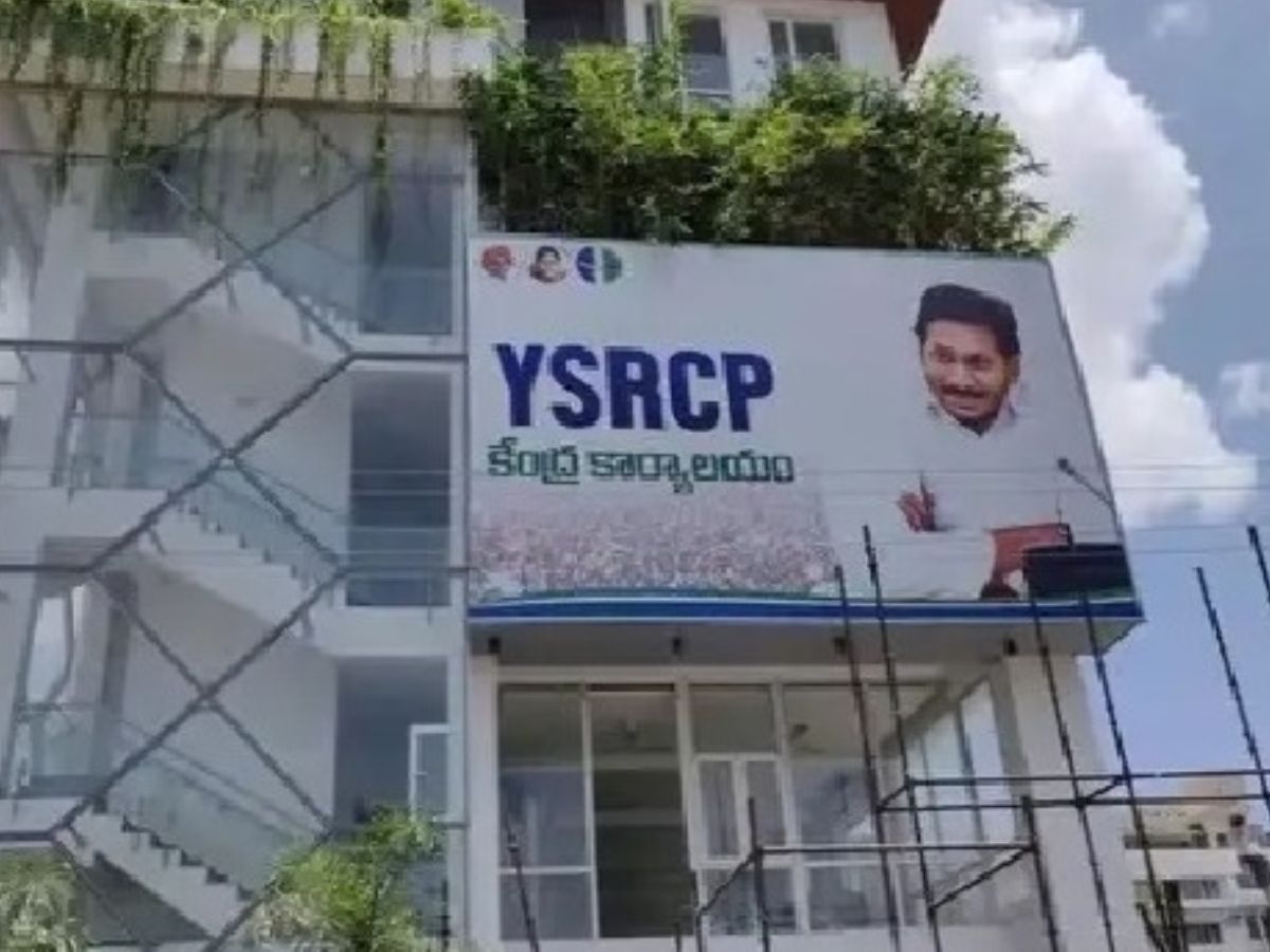 Tadepalli police notices to YCP central office