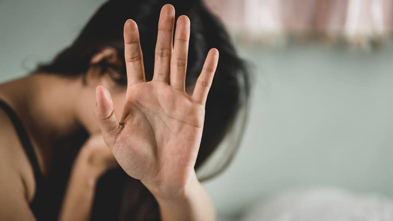  Delivery boy rapes young woman while delivering parcel
 
