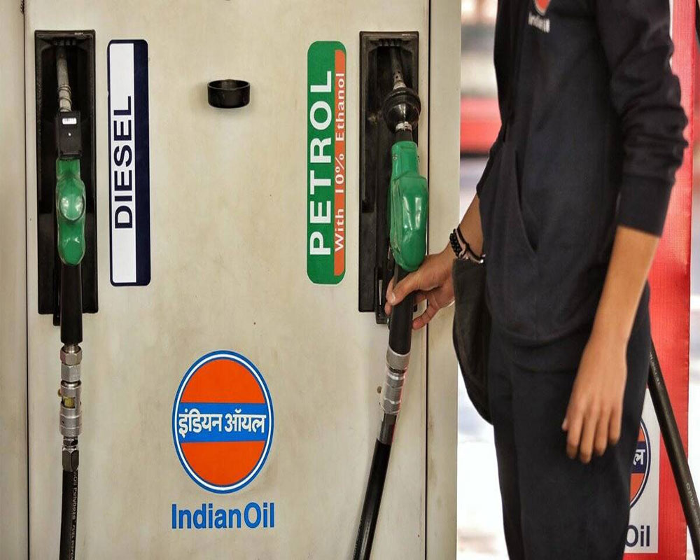 Diesel Petrol car ban in Delhi Delhi bans refuelling of diesel and petrol end-of-life vehicles to reduce