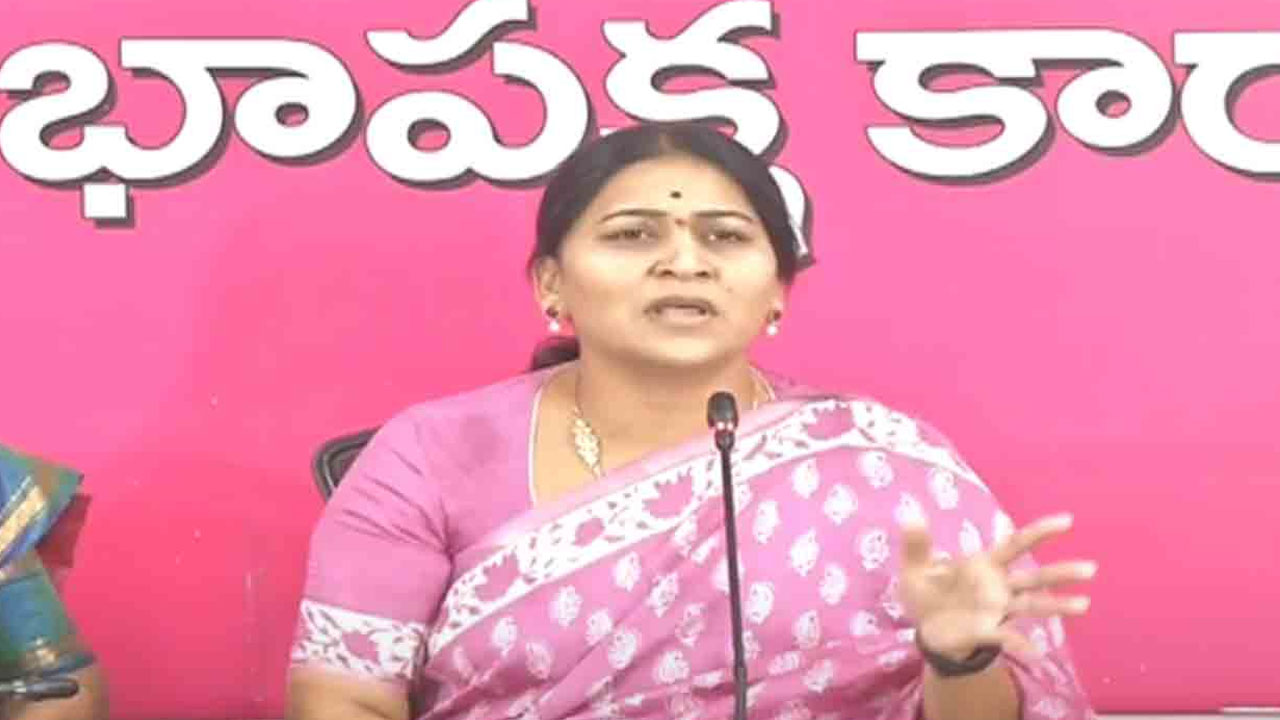 BRS condemns Minister Seethakka's remarks against KTR