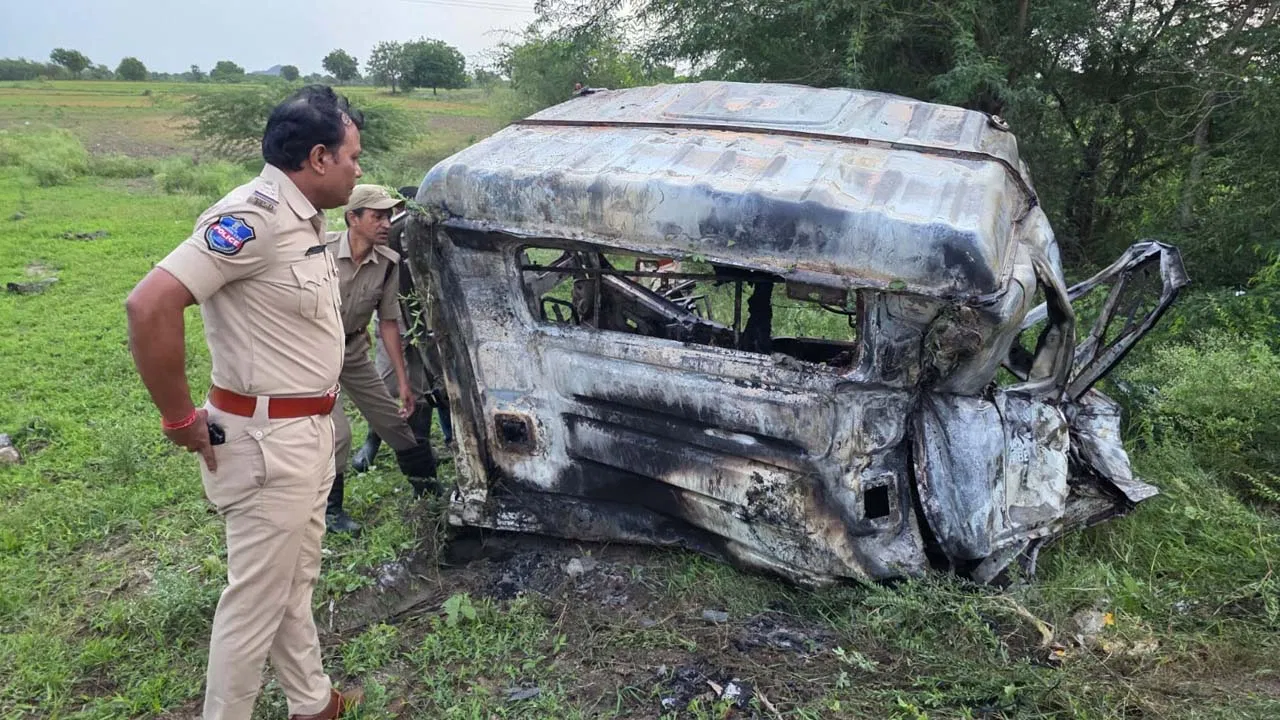 Three killed as two lorries collide on Khammam-Warangal highway