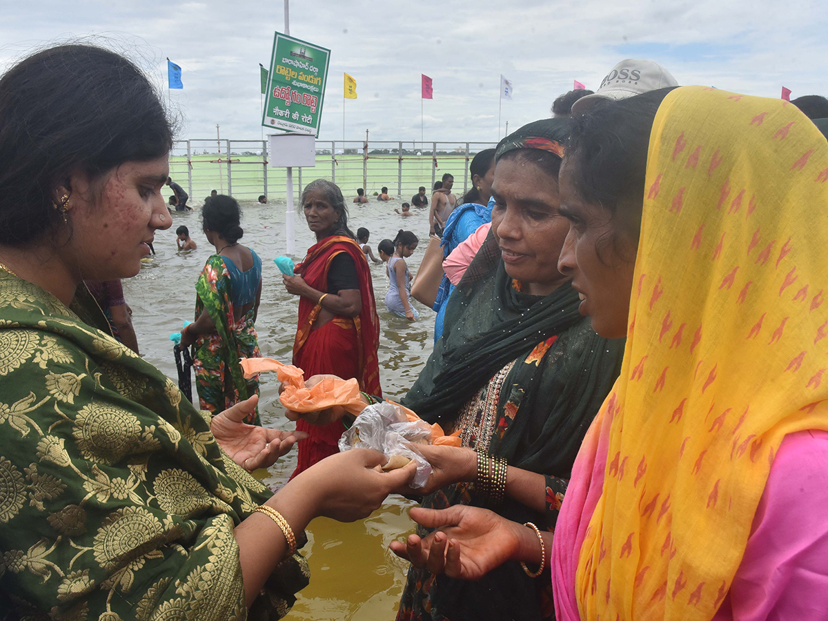 Nellore Rottela Panduga 2025 Roti festival in Nellore Historic Bara Shahid Dargah Rottela