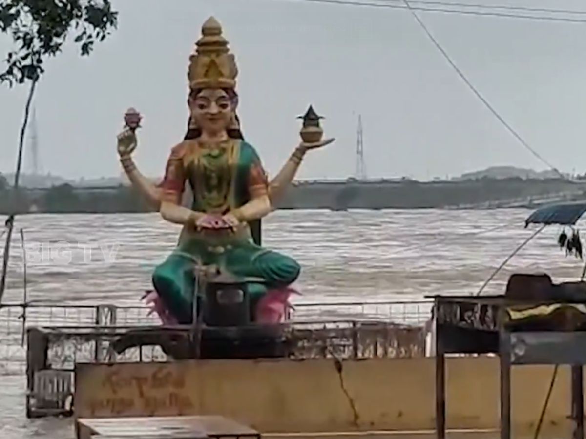 Godavari River turns violent Basara under waterlogging