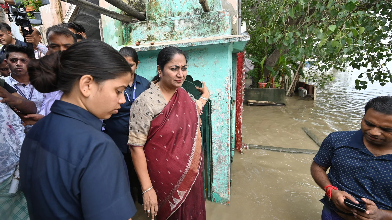 Delhi CM Rekha Gupta Attacked At Her Residence During Jan Sunwai, Accused Held