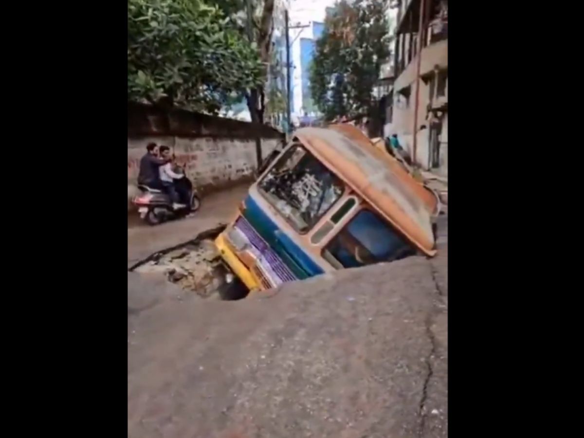 Water tanker crashes into Nala chamber in Banjara Hills