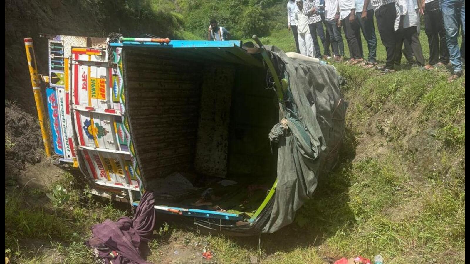 Pune VIDEO 10 Women Dead Near Chakan As Tempo To Lord Shiva Temple Falls Into Pit