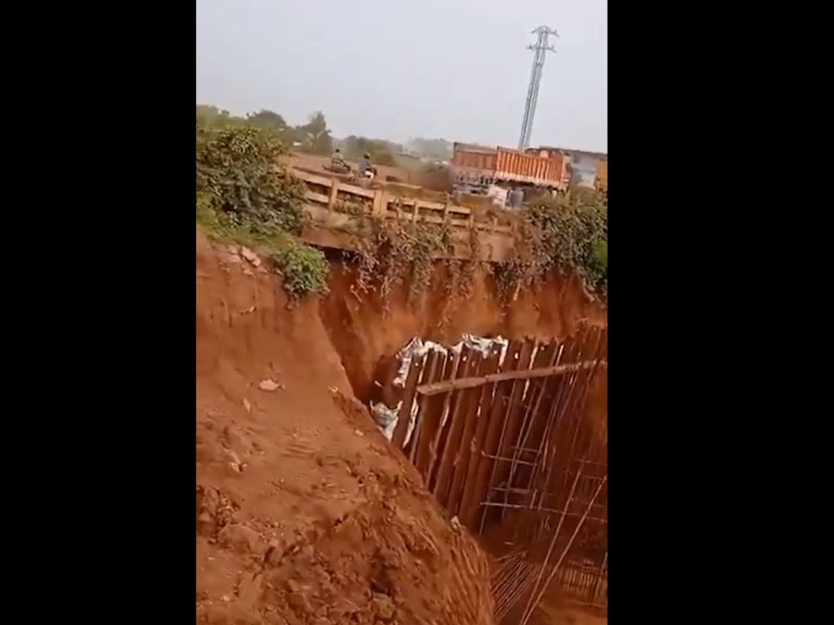 Bridge collapses on Mulugu-Warangal road