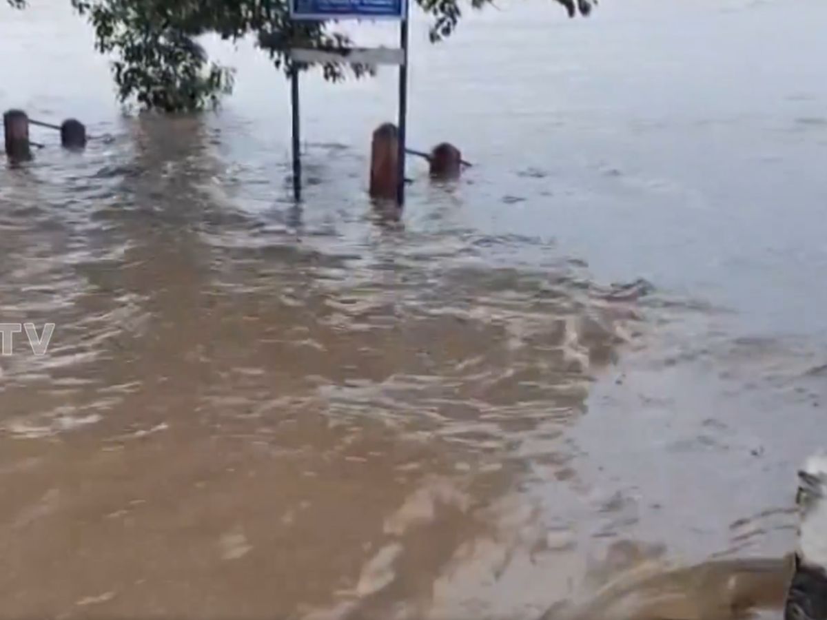 Godavari continues to rise in flood waters at Dharmapuri