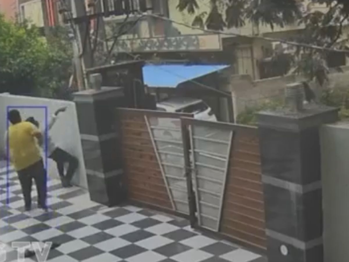 A 14-year-old boy died after receiving an electric shock while trying to remove a transformer with a shuttlecock