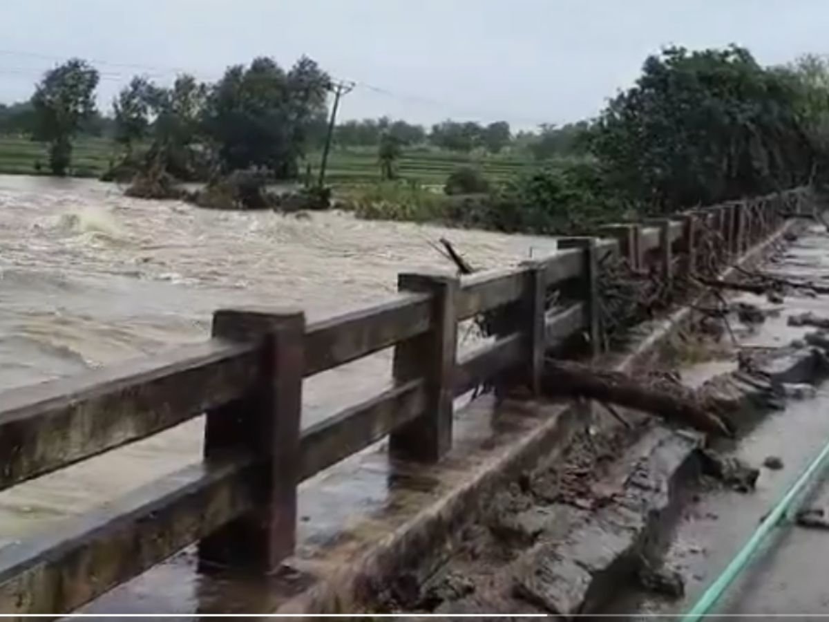 Traffic between Kamareddy and Karimnagar has been suspended