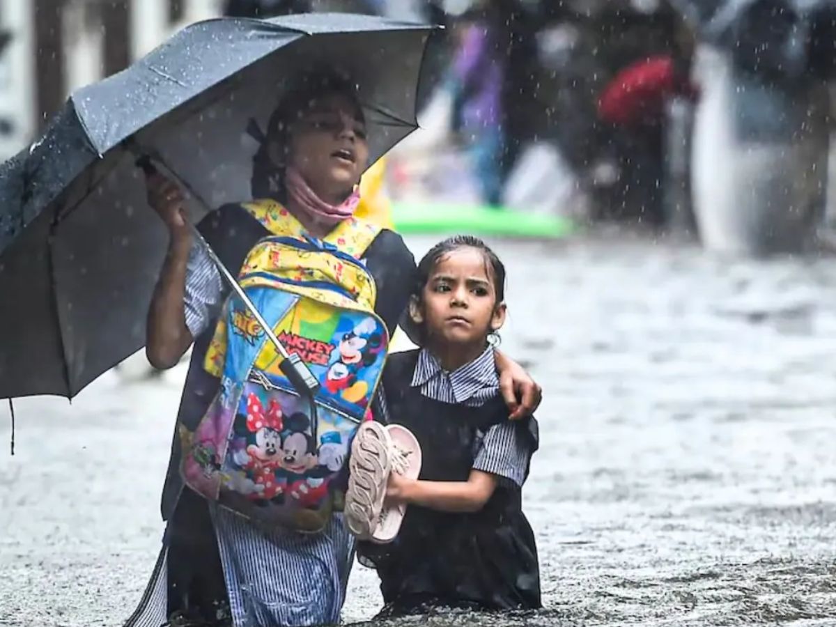 Heavy rains in Telangana Holiday for schools in 6 more districts