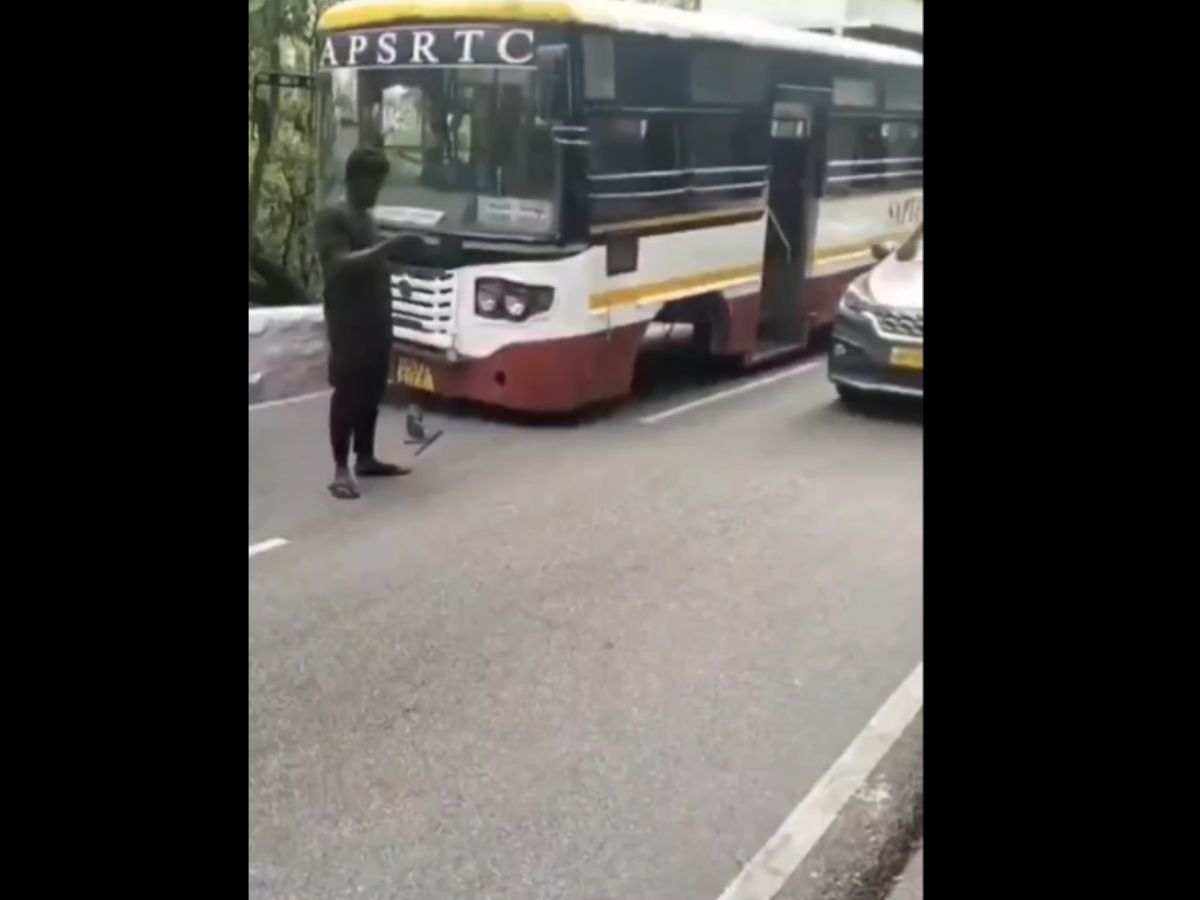 APSRTC bus narrowly misses an accident on Tirumala Ghat Road