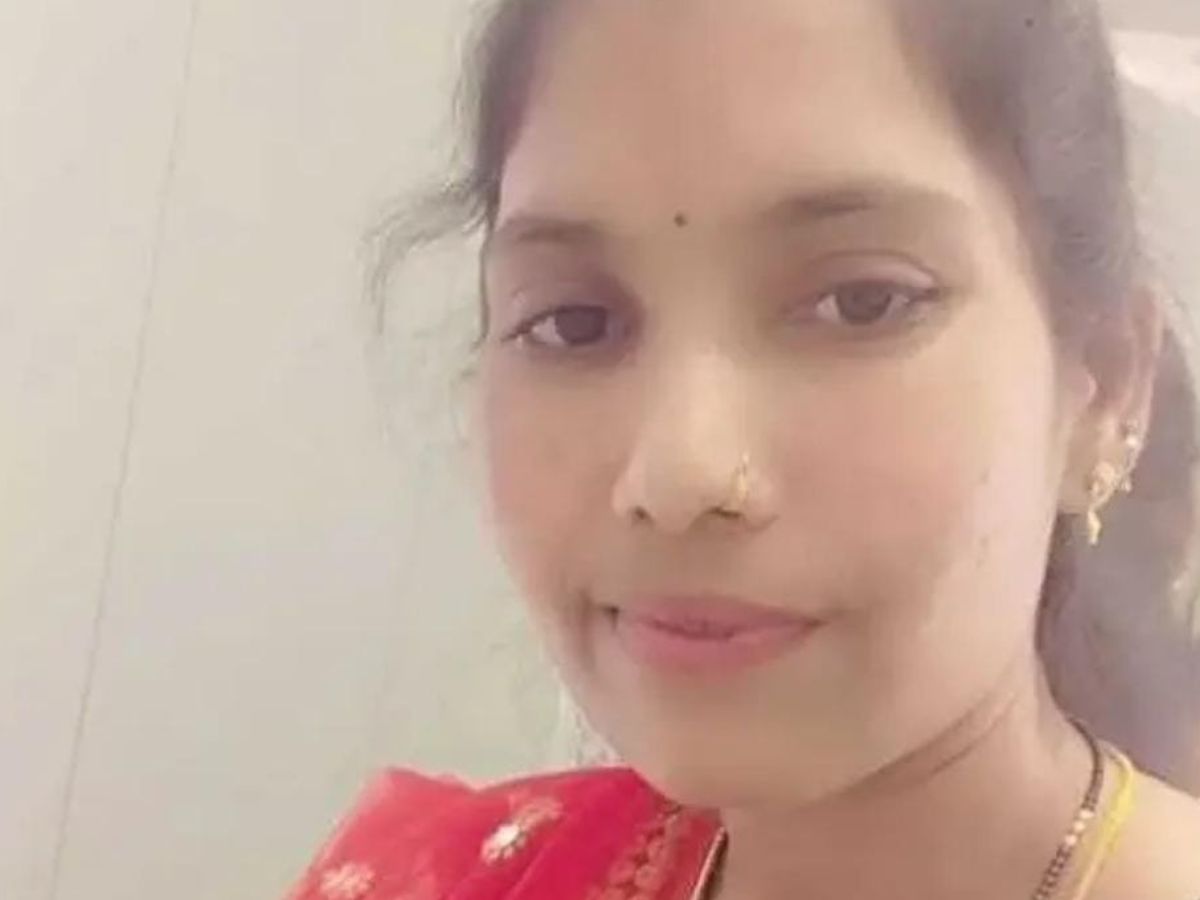 Husband kills wife, pours petrol on her, and sets her on fire, alleging she was talking on the phone