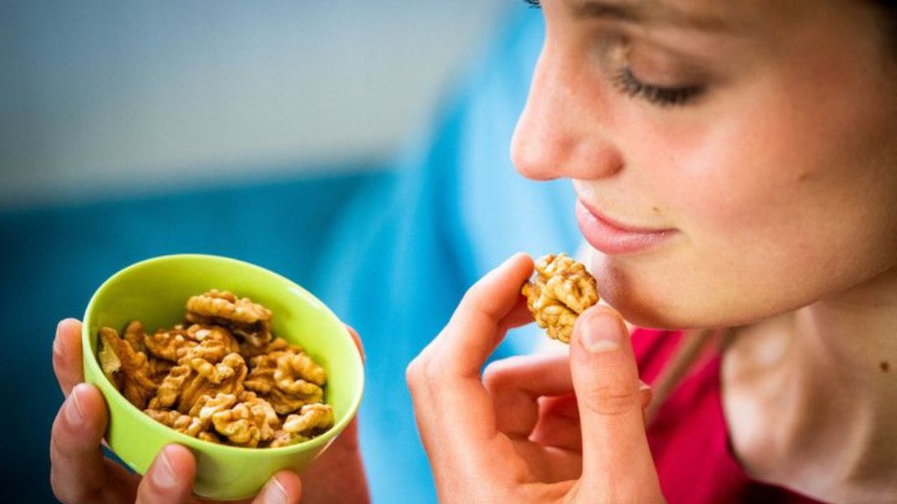 Amazing Health Benefits of Eating Walnuts Daily
