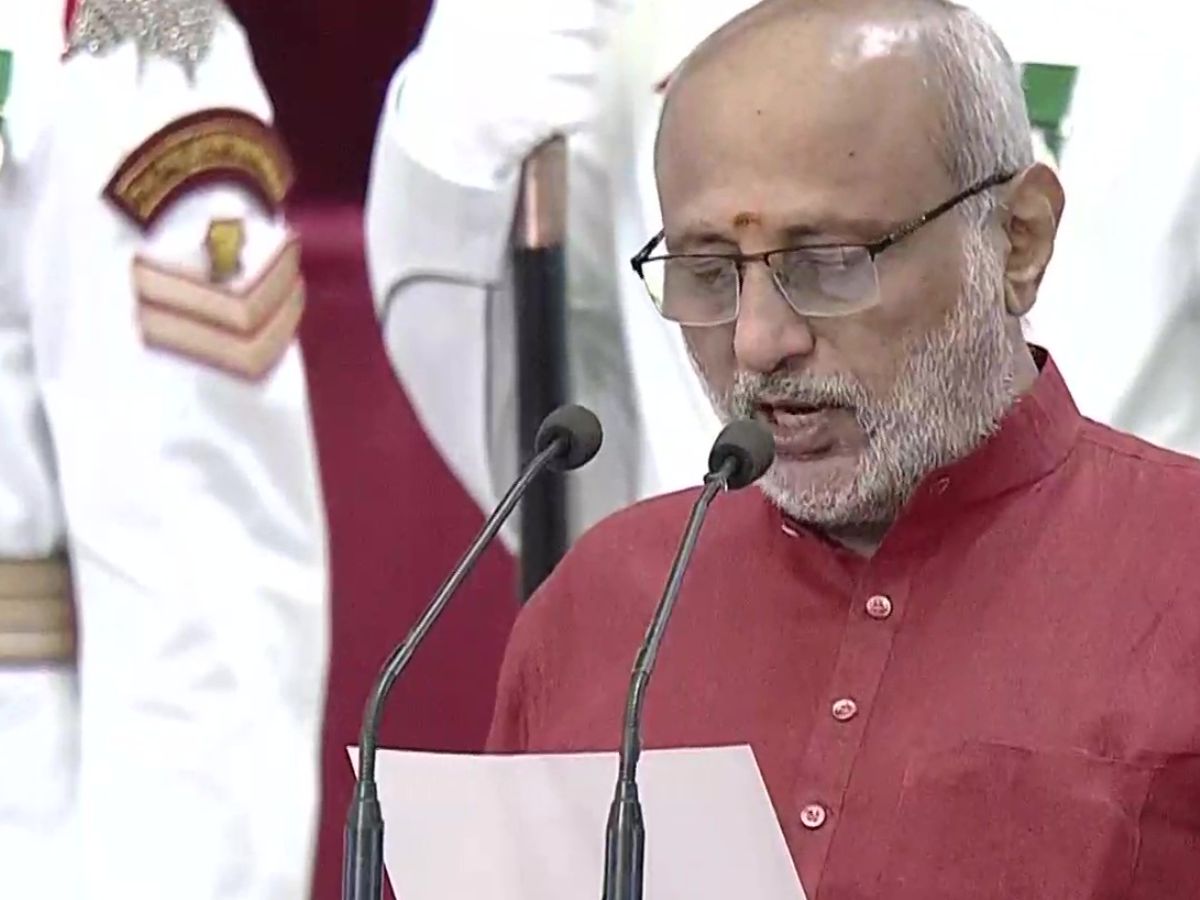 President Droupadi Murmu administers the Oath of Office to Vice President-elect C.P. Radhakrishnan