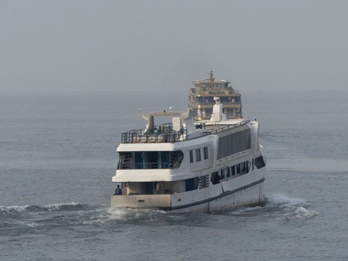 Two boat accidents 193 people dead