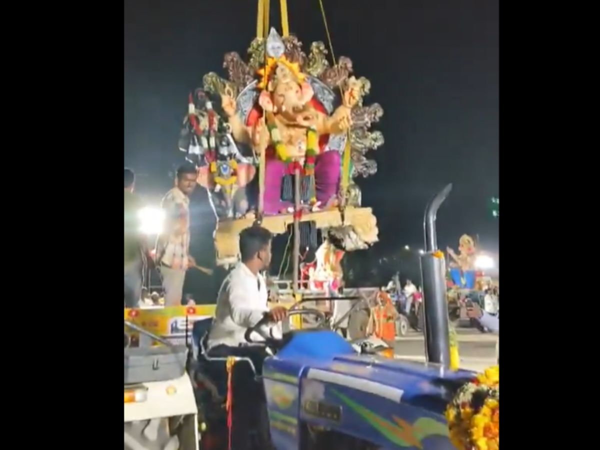 Ganesha idol falls on devotees after falling from a crane in Yadadri Bhuvanagiri district
