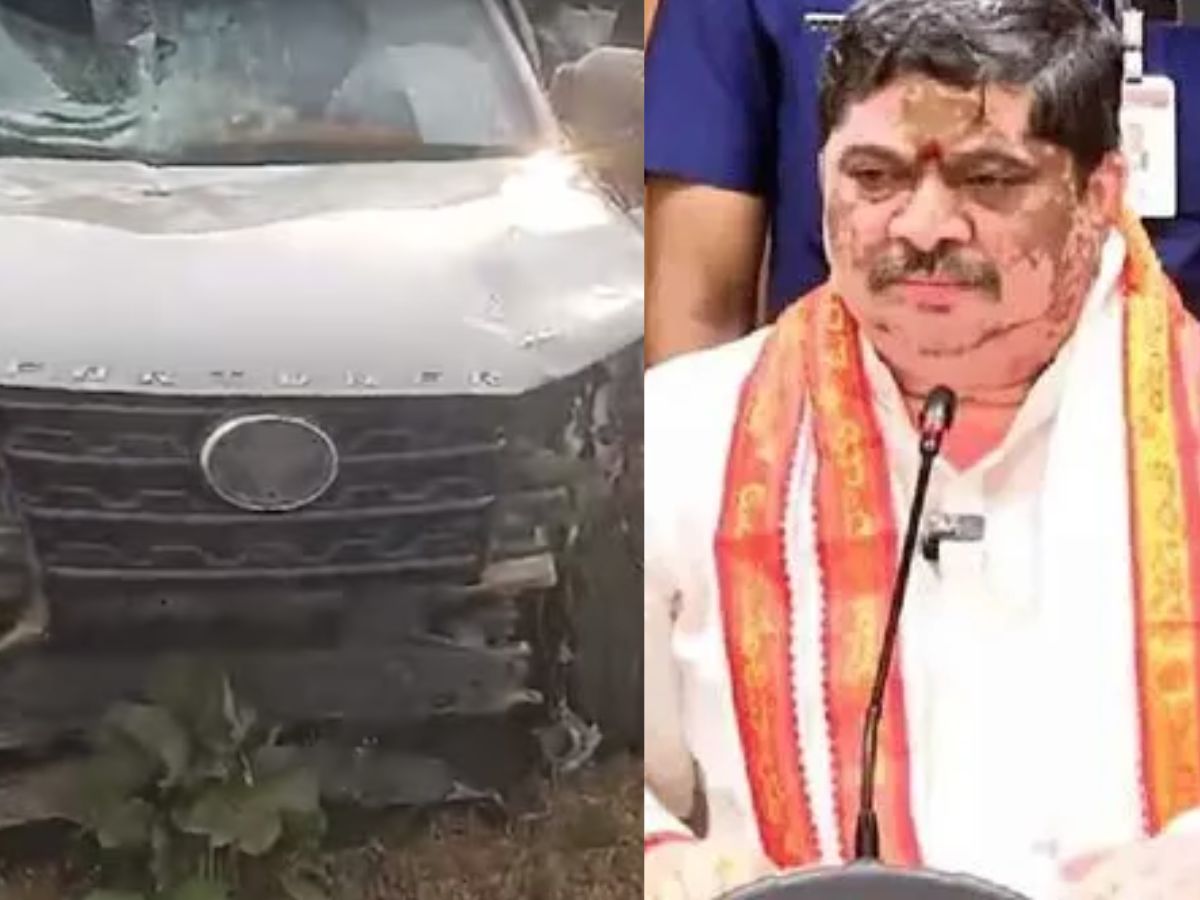 Ponnam Prabhakar's escort vehicle meets with an accident