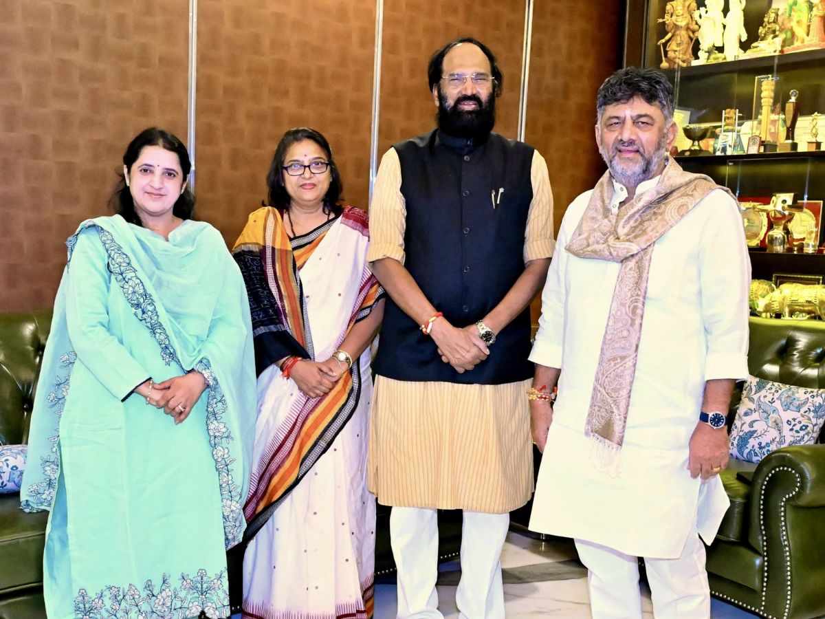 Telangana Minister Uttam Kumar Reddy and MLA Padmavati meet Karnataka Deputy Chief Minister DK Shivakumar