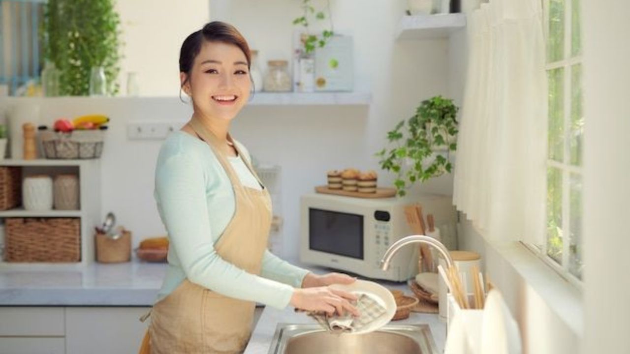 The Shocking Truth About Women Plucking Their Eyebrows!