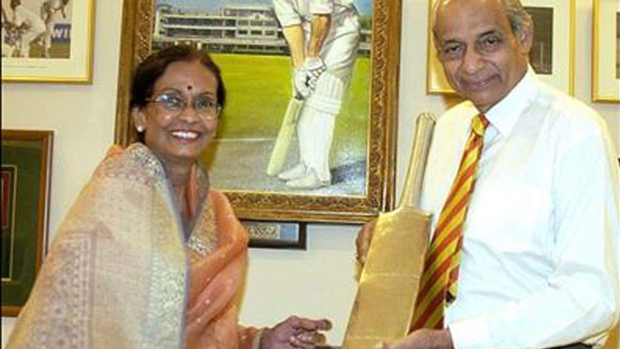 The First Woman to Hold the Mic on a Cricket Field – Her Inspiring Story!