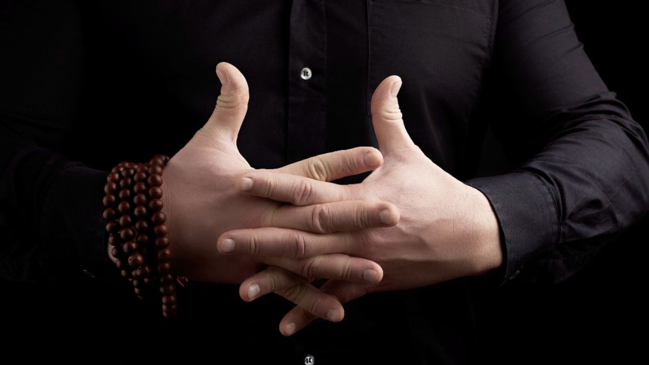 Vajra Padma Mudra – The Hidden Yogic Remedy to Melt Mental Stress