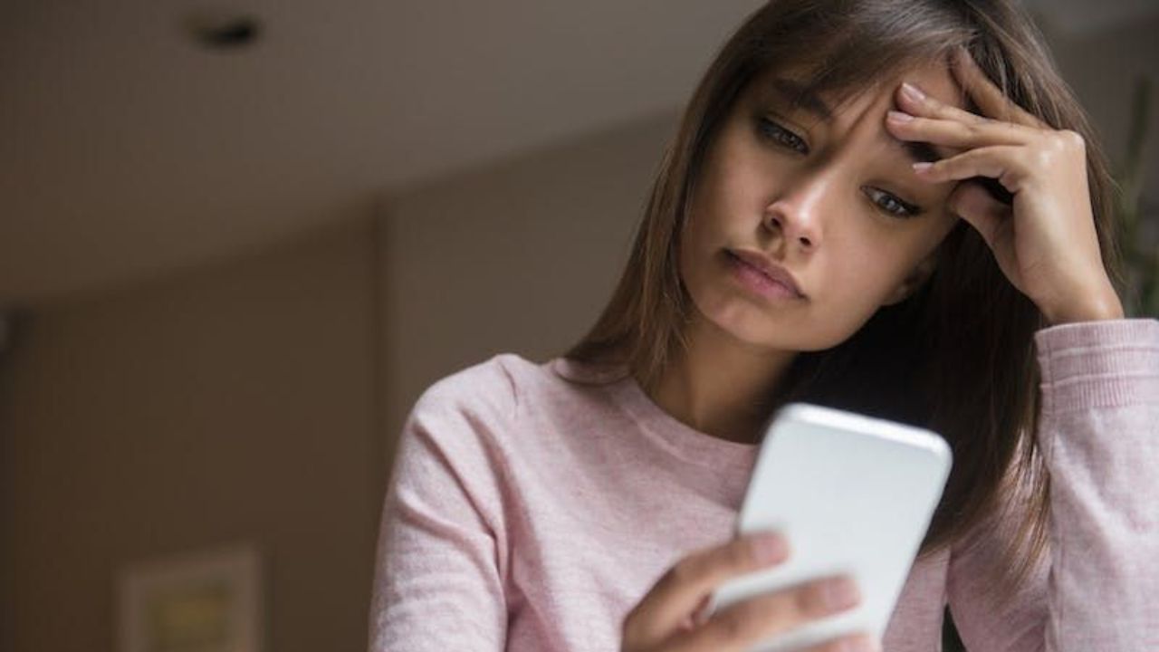 Do You Know How Your Phone Posture Is Causing So Many Health Problems?