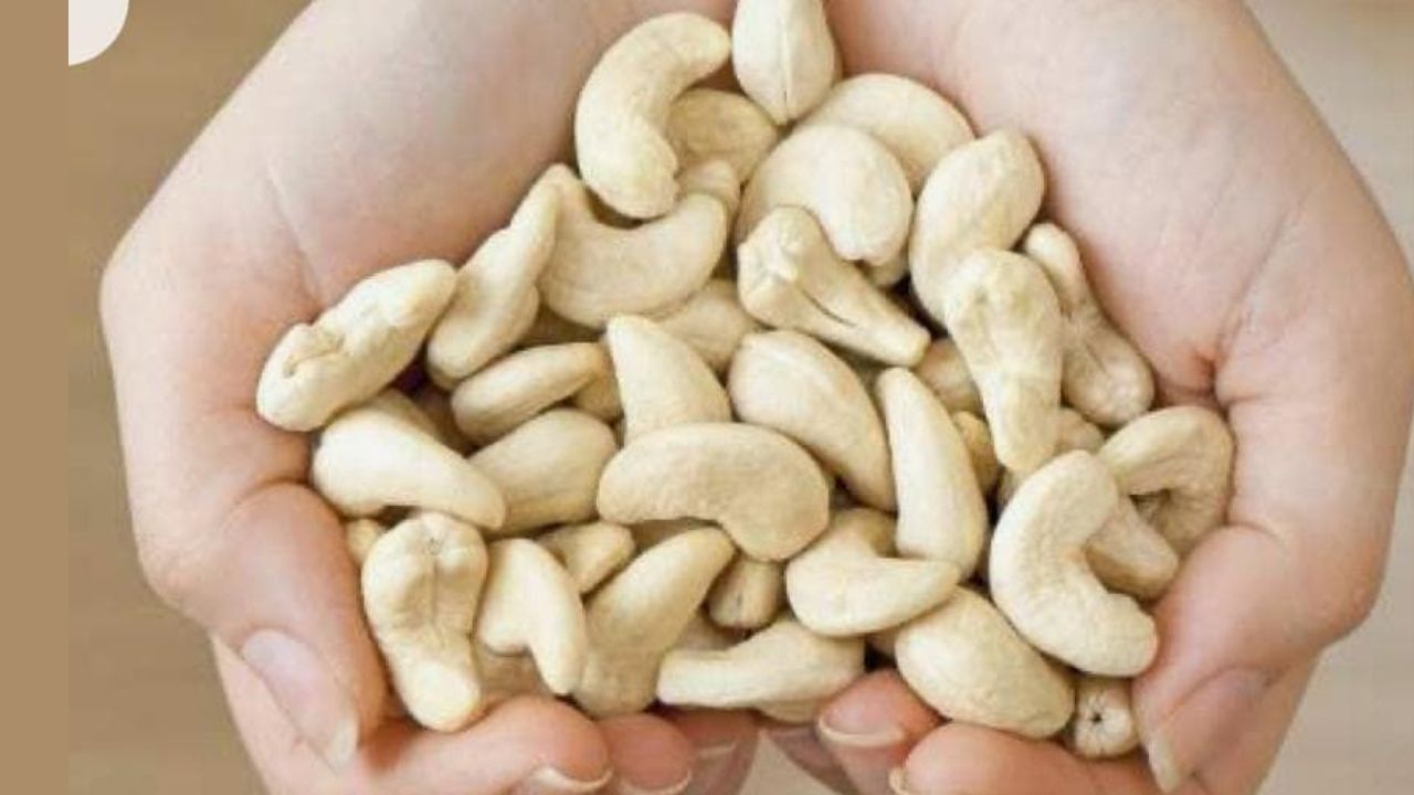 Want to Gain Weight Without Fat? Eat Cashews This Way!
