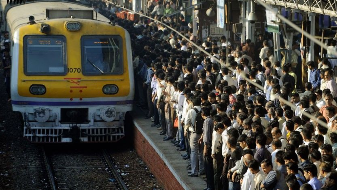 India Is Home to the World’s Most Crowded Railway Station!