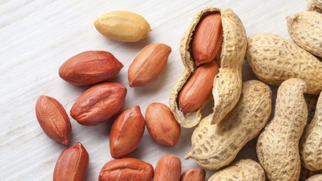 Peanuts Side Effects: Who Should Avoid Eating Groundnuts?