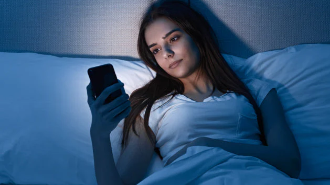 Doing This Before Sleep? It May Lead to Early Aging