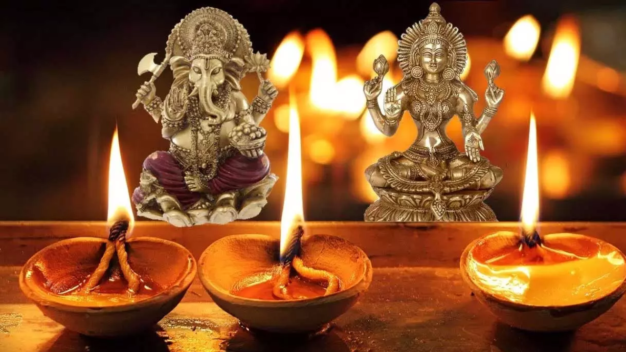 Lighting the Diya for Wealth: The Right Direction According to Belief