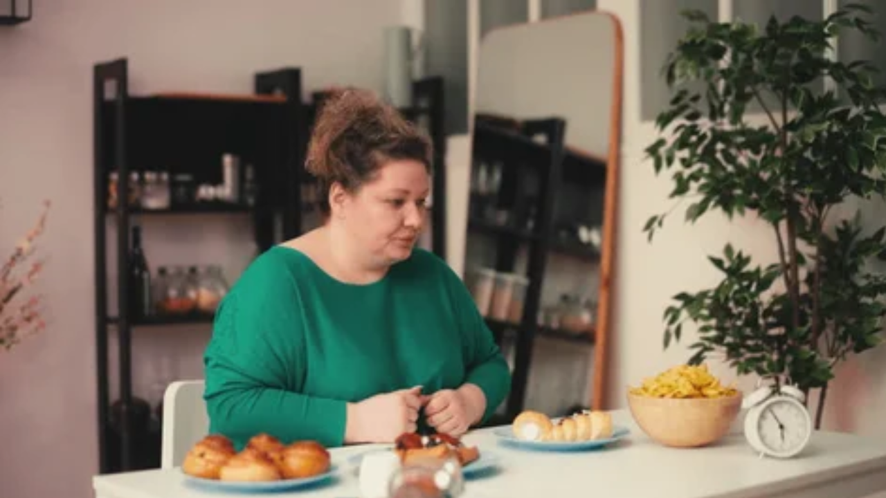 Addicted to Food Videos? Here’s What Psychology Says!