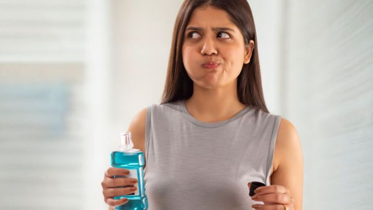 "Is Daily Mouthwash Use Dangerous? Experts Issue a Warning!"